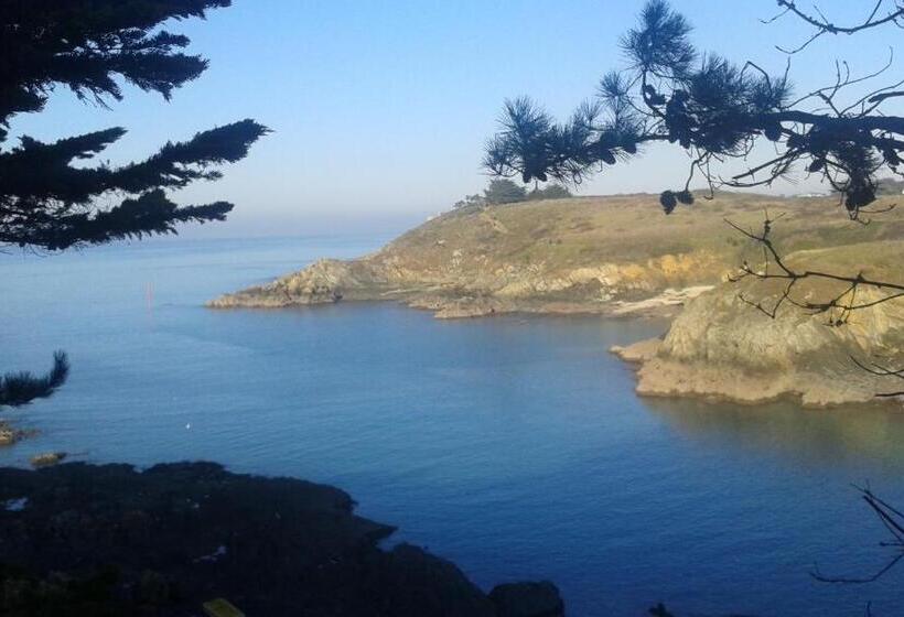 تختخواب و صبحانه L Agapanthe