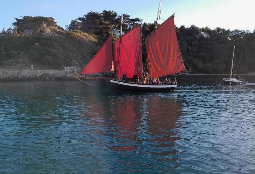 تختخواب و صبحانه L Agapanthe