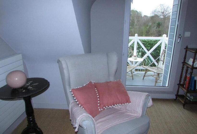 تختخواب و صبحانه L Agapanthe