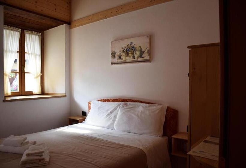 住宿加早餐  La Tana Del Tasso Rooms&breakfast