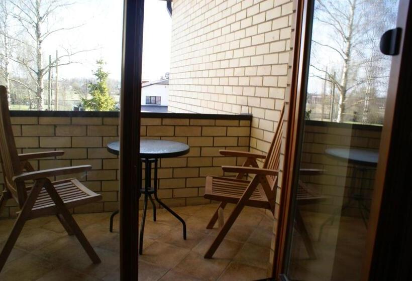 تختخواب و صبحانه Spacious Rooms In Peaceful Jelgava Area