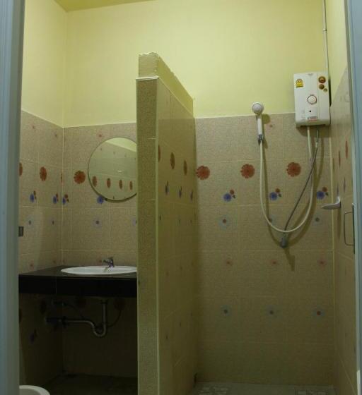 בית מלון כפרי Navy Sisatchanalai