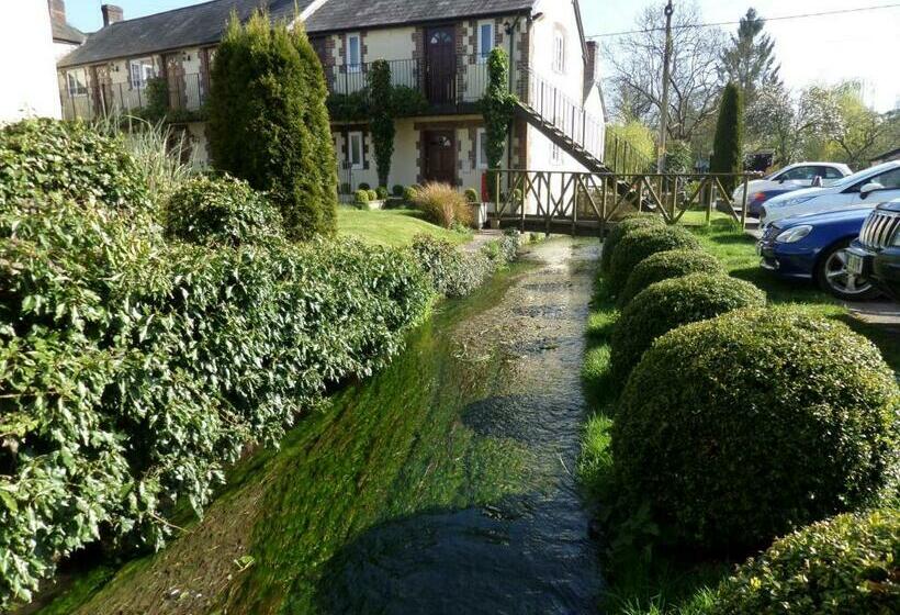 בית מלון כפרי The Poachers Inn