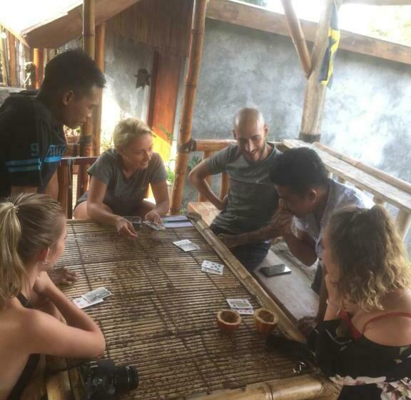 פנסיון Dragonfly Senaru Lodge