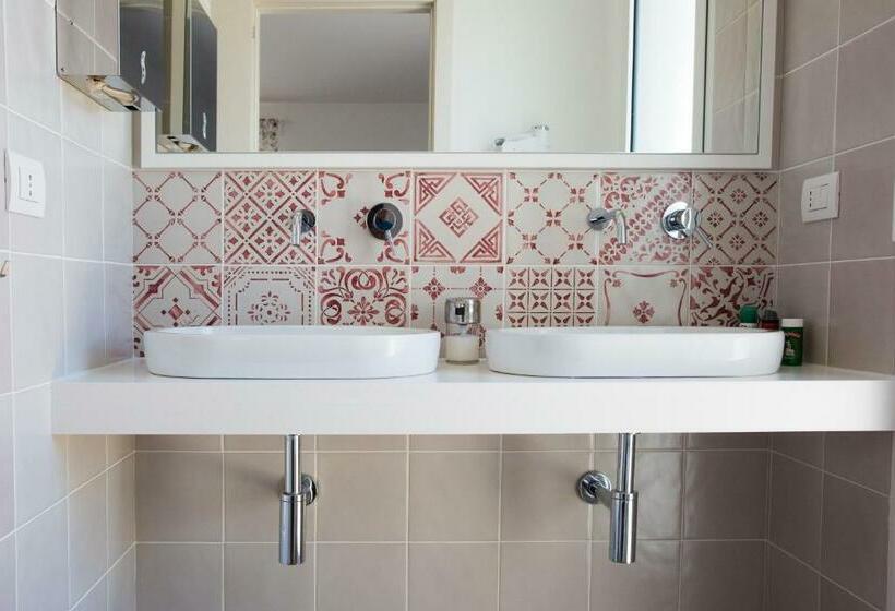 פנסיון Uliwood