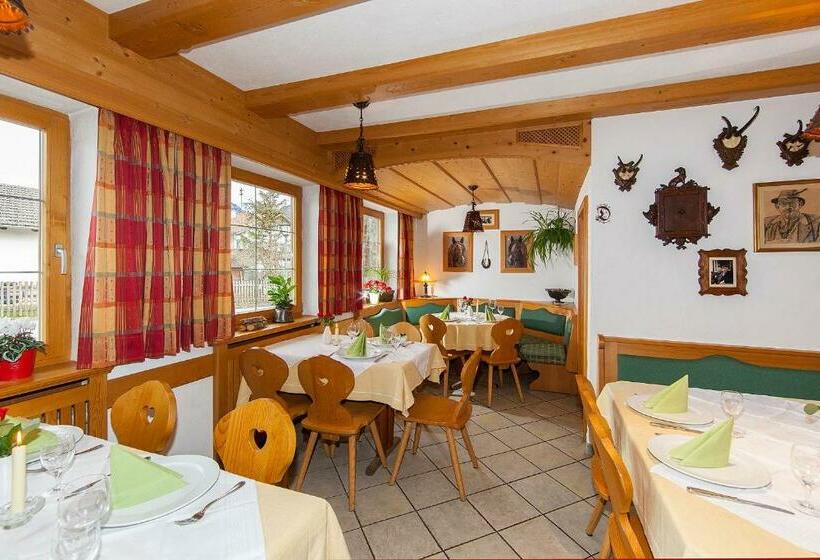 هاستل Frühstückspension Gästehaus Zum Weissen Rössl