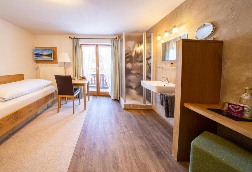 هاستل Frühstückspension Gästehaus Zum Weissen Rössl