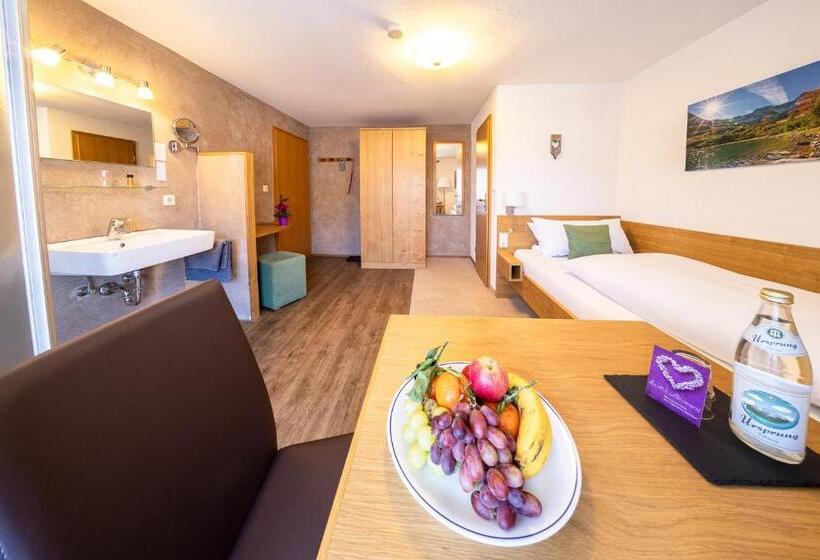 הוסטל Frühstückspension Gästehaus Zum Weissen Rössl