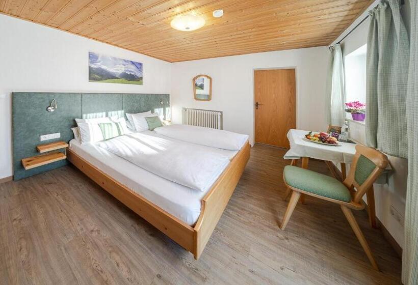 هاستل Frühstückspension Gästehaus Zum Weissen Rössl