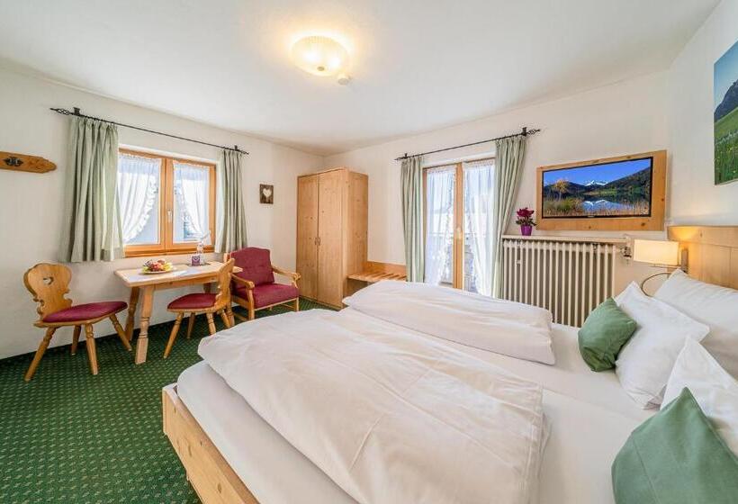 هاستل Frühstückspension Gästehaus Zum Weissen Rössl