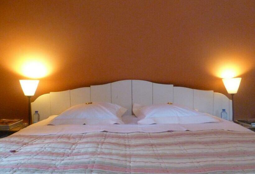 住宿加早餐  Chambre D Hôtes Les Augustins   Parking Sécurisé   Borne De Recharge