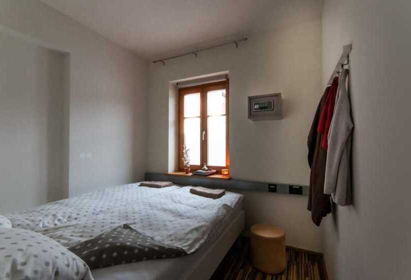 تختخواب و صبحانه Cube Central Rooms For 2