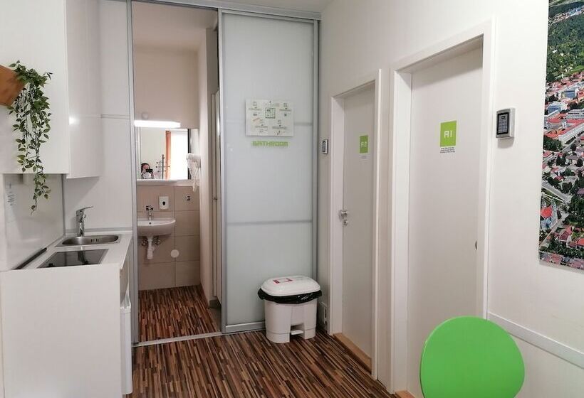 تختخواب و صبحانه Cube Central Rooms For 2