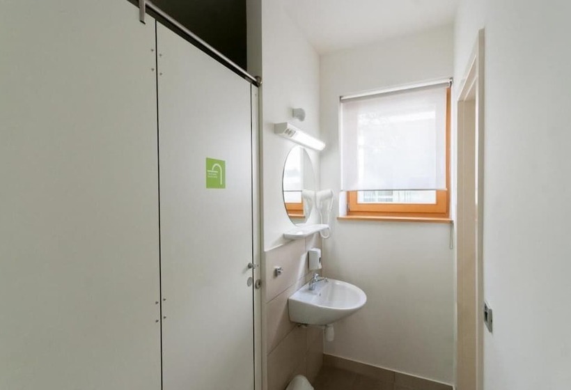 تختخواب و صبحانه Cube Central Rooms For 2