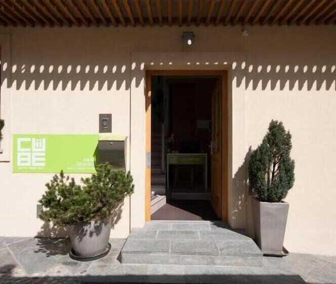 تختخواب و صبحانه Cube Central Rooms For 2