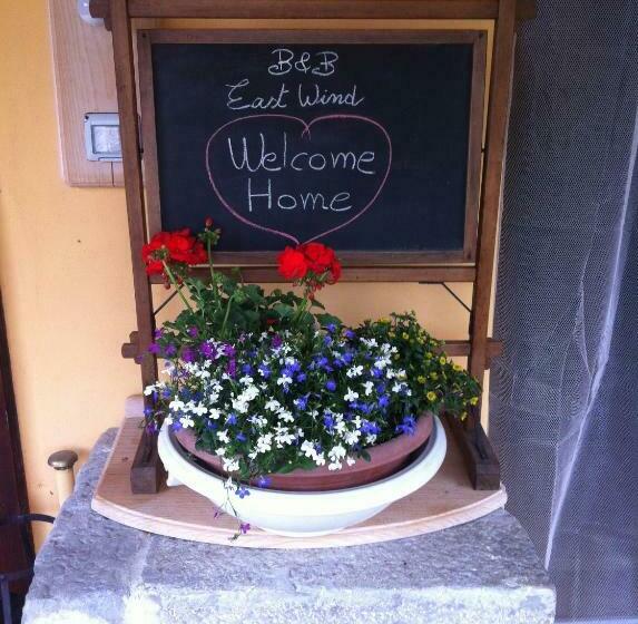 مبيت وإفطار East Wind