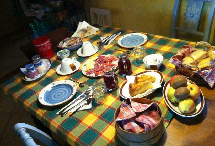 مبيت وإفطار East Wind