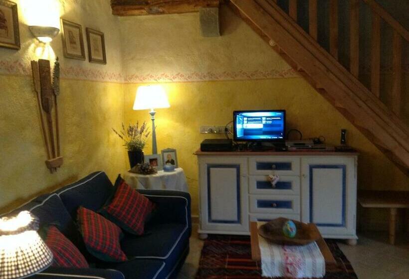 مبيت وإفطار East Wind