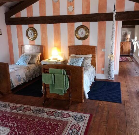 مبيت وإفطار East Wind