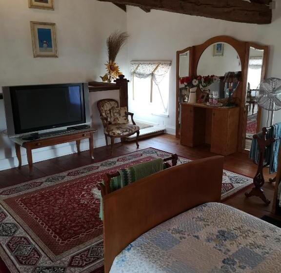 مبيت وإفطار East Wind