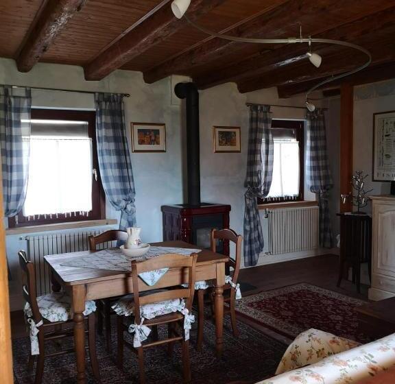 مبيت وإفطار East Wind