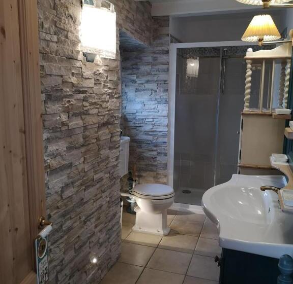 مبيت وإفطار East Wind