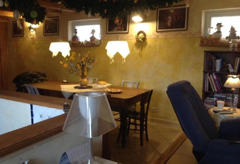 مبيت وإفطار East Wind