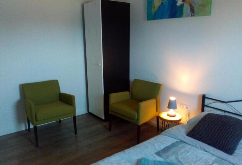 住宿加早餐  Langs De Maas