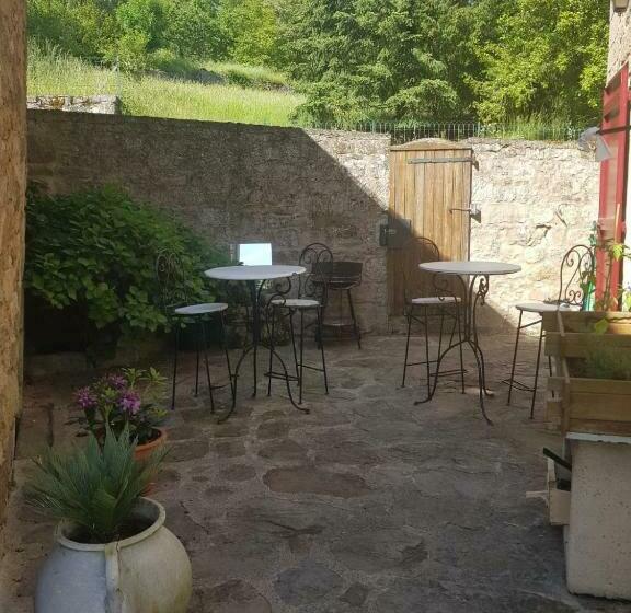 住宿加早餐  Maison D Hôtes La Pierre Pointue