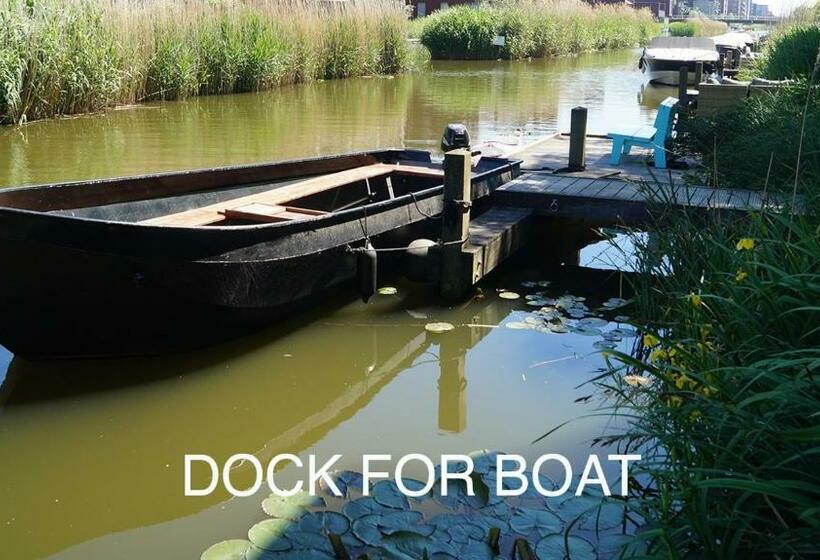 ベッドアンドブレックファースト Room With A Few