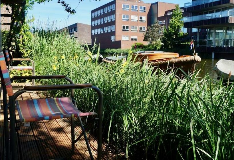 ベッドアンドブレックファースト Room With A Few