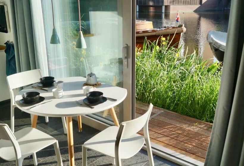 ベッドアンドブレックファースト Room With A Few