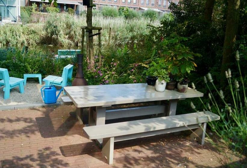 ベッドアンドブレックファースト Room With A Few