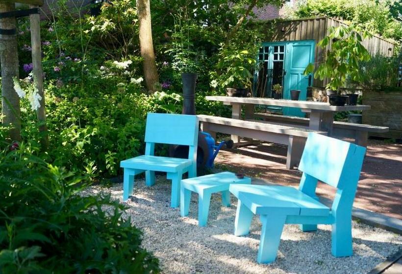 ベッドアンドブレックファースト Room With A Few