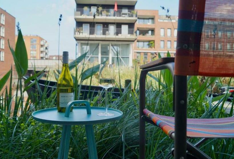 ベッドアンドブレックファースト Room With A Few