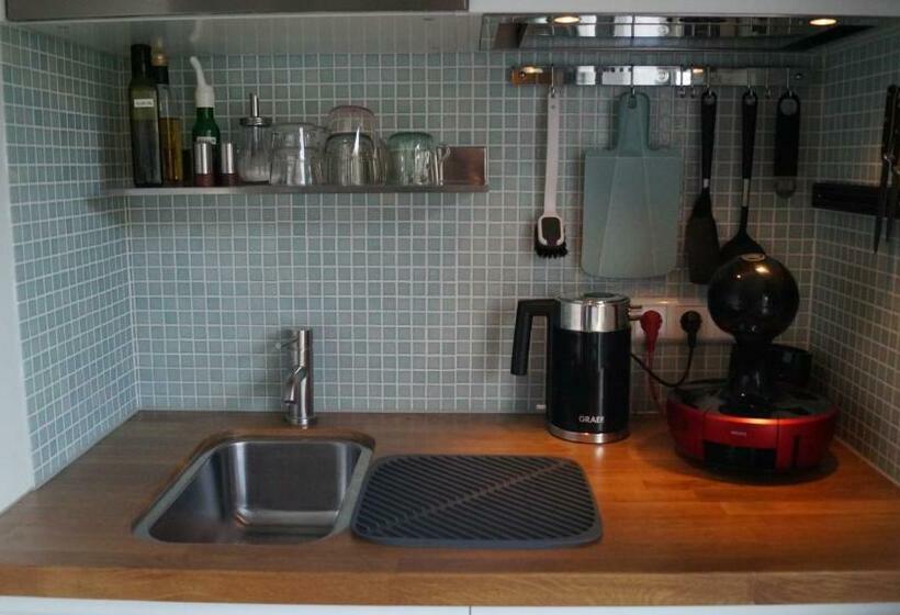 ベッドアンドブレックファースト Room With A Few