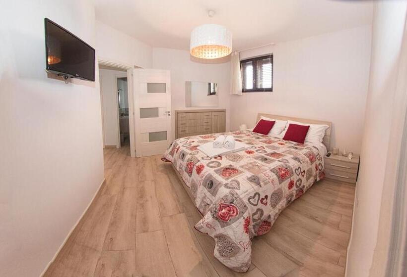 مبيت وإفطار Villa C Luxury Estate