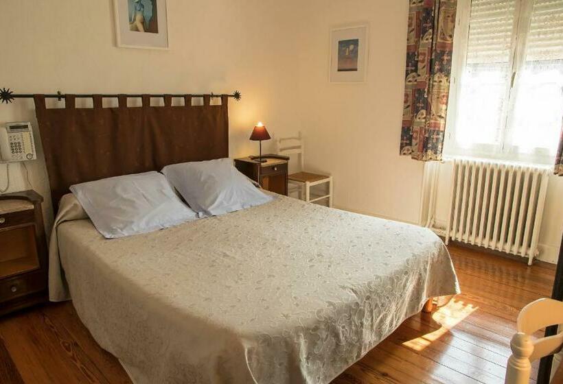 Отель Hôtel Restaurant Les Touristes