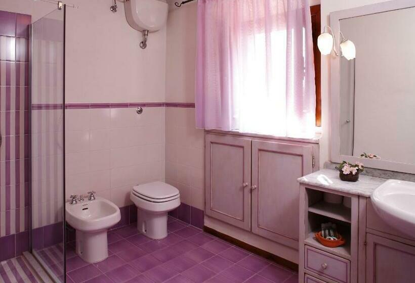 Отель Agriturismo La Vecchia Quercia