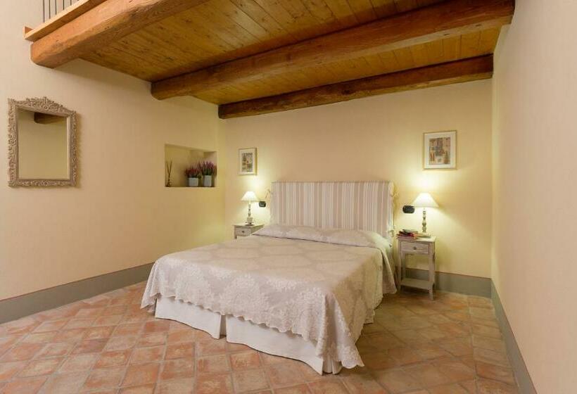 Отель Agriturismo La Vecchia Quercia