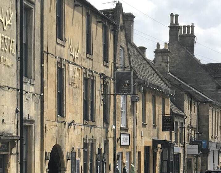 مبيت وإفطار Lucy S Tearoom