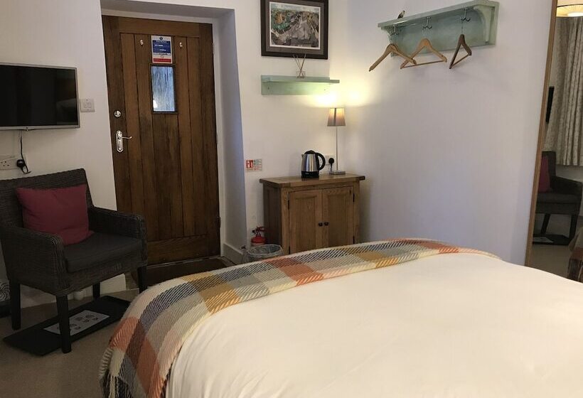 مبيت وإفطار Lucy S Tearoom