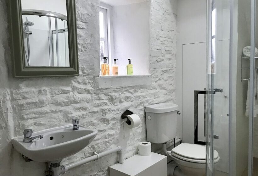 مبيت وإفطار Lucy S Tearoom