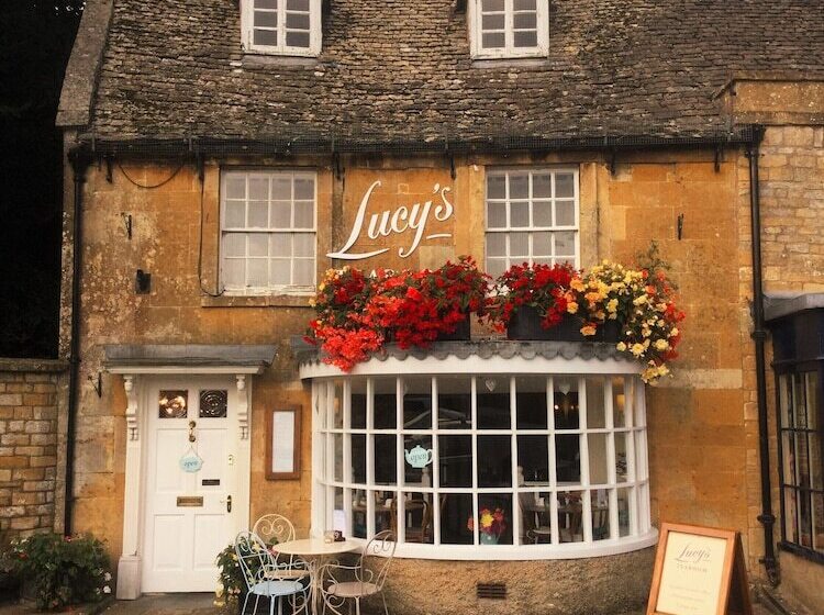 مبيت وإفطار Lucy S Tearoom