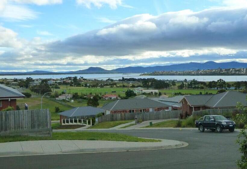 Panorama On Sorell B&b