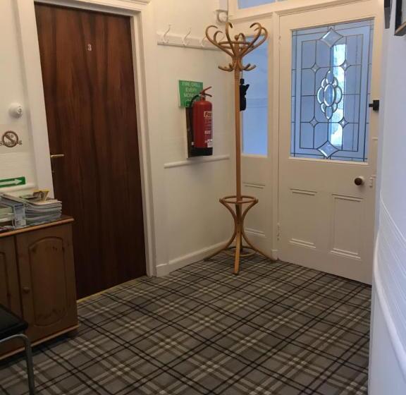 פנסיון Brown S Guest House