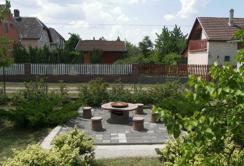 بنسيون Csilla Nyaraló