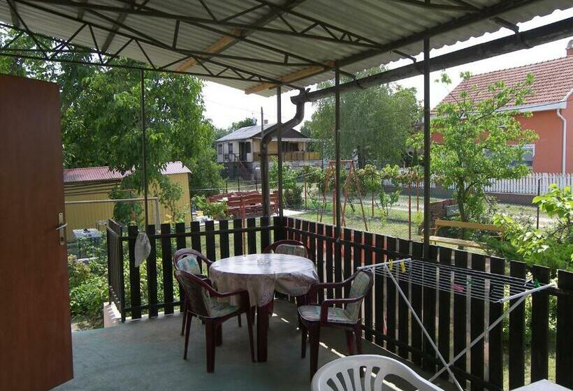 بنسيون Csilla Nyaraló