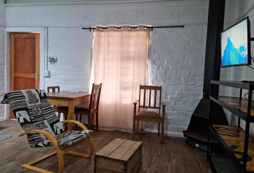 بنسيون Greenhouse Accommodation