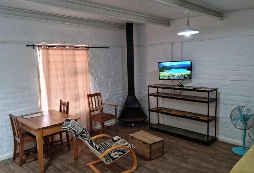 بنسيون Greenhouse Accommodation